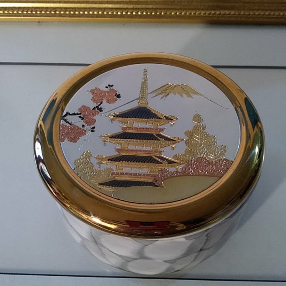 The Art of Chokin pagoda trinket